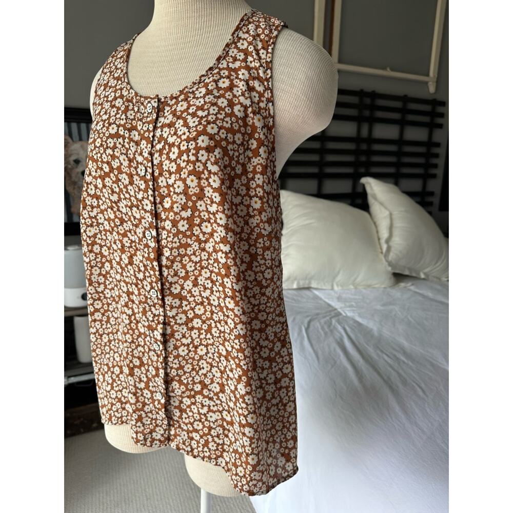 CAbi floral button-front top, size large - Picture 8 of 11
